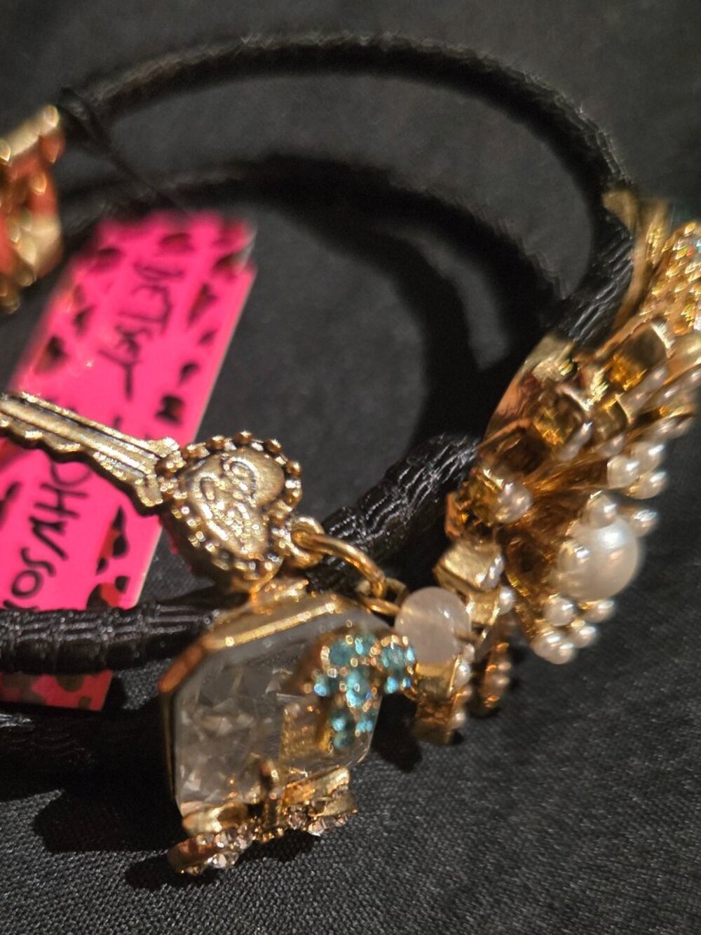 Betsey Johnson New With Tags (NWT) Floral Crystal Magnetic Cord Bracelet - Picture 6 of 9